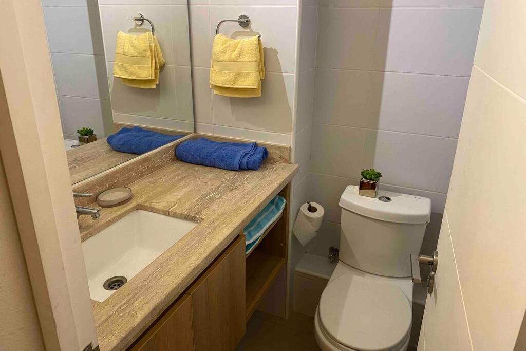 Apartamento Hermoso De 2 Y 2 Banos En Laguna Del Mar *