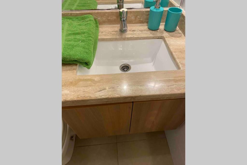 Hermoso De 2 Y 2 Banos En Laguna Del Mar Apartamento *